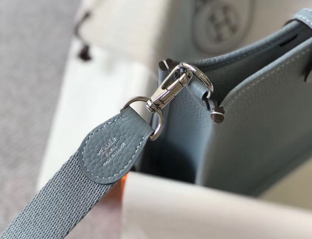 Hermes Evelyne III TPM Bag In Blue Lin Clemence Leather - Image 6