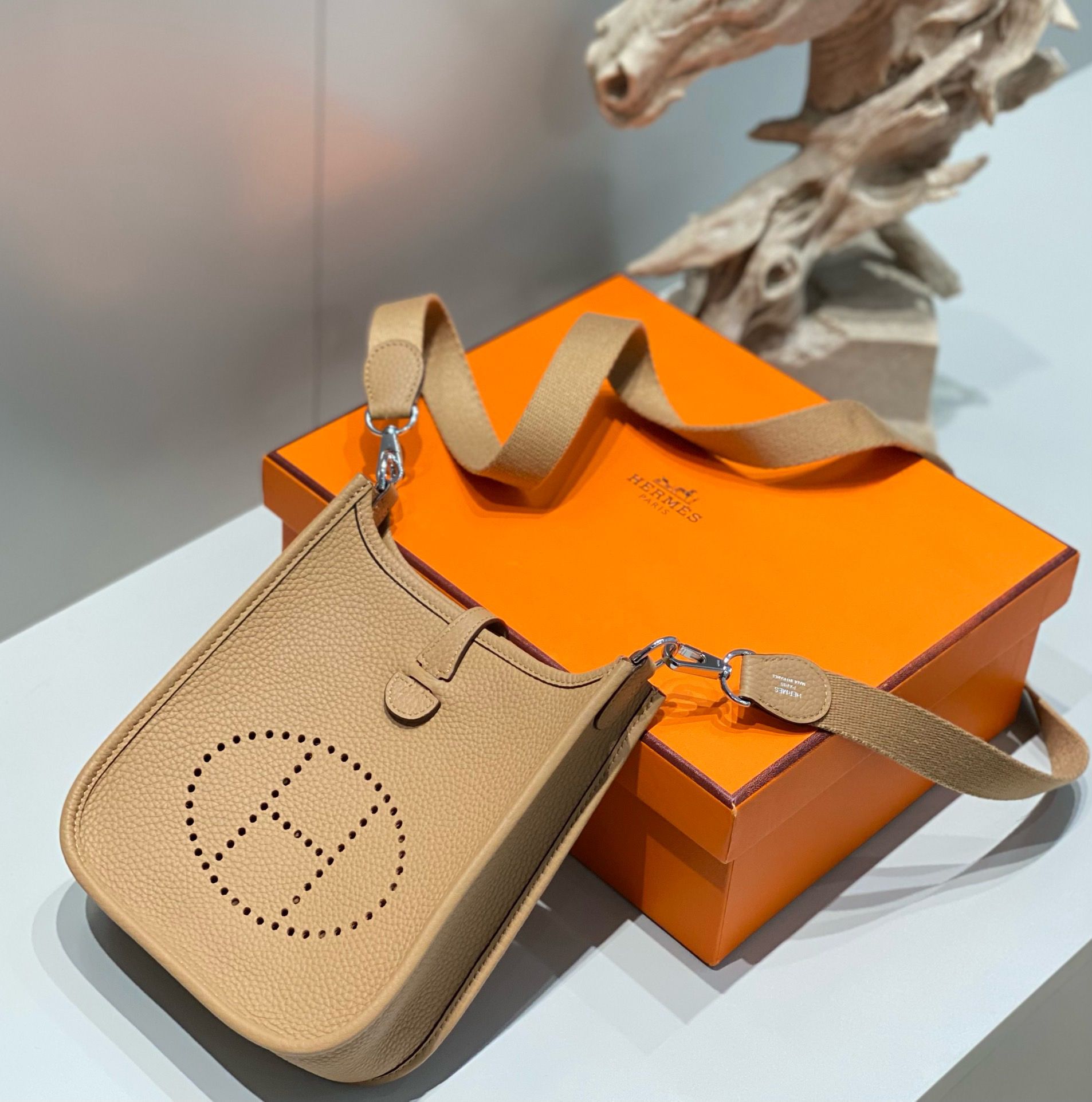 Hermes Evelyne III TPM Bag In Chai Clemence Leather - Image 4