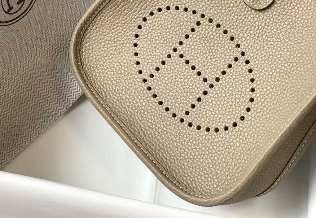 Hermes Evelyne III TPM Bag In Tourterelle Clemence Leather - Image 5