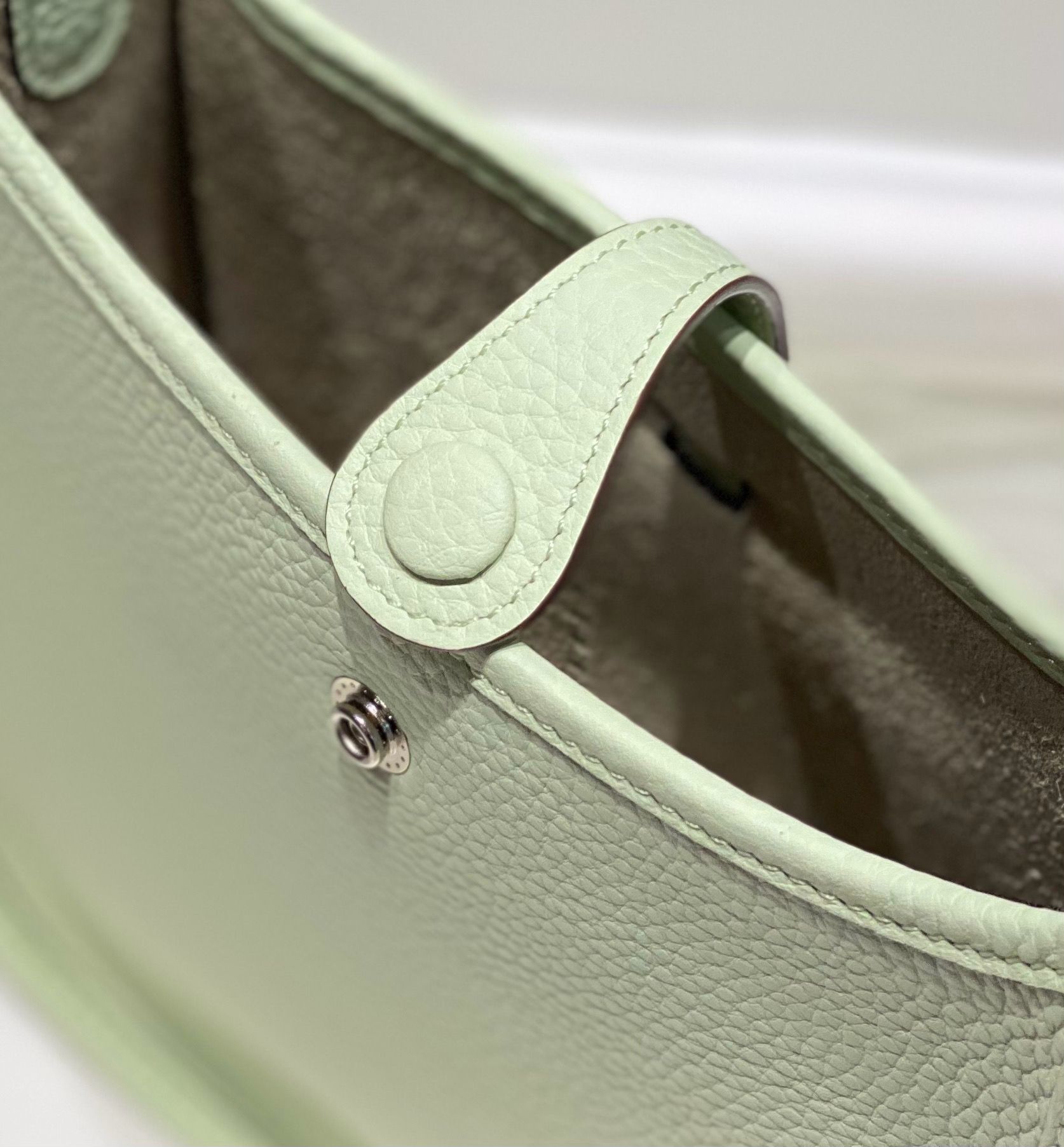 Hermes Evelyne III TPM Bag In Vert Fizz Clemence Leather - Image 6