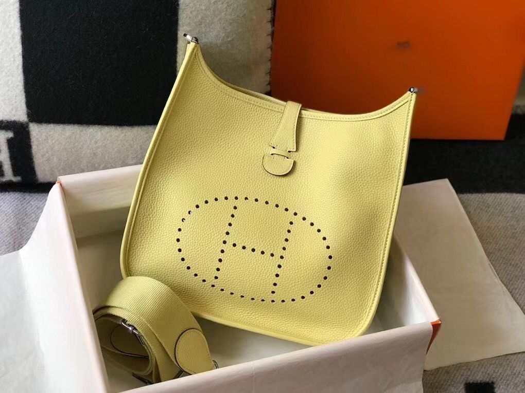 Hermes Evelyne III 29 PM Bag In Jaune Poussin Clemence Leather - Image 4