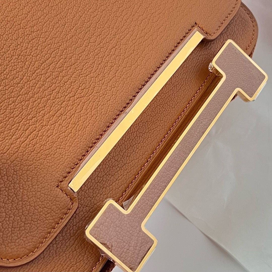 Hermes Geta Handmade Bag In Caramel Chevre Mysore Leather - Image 4