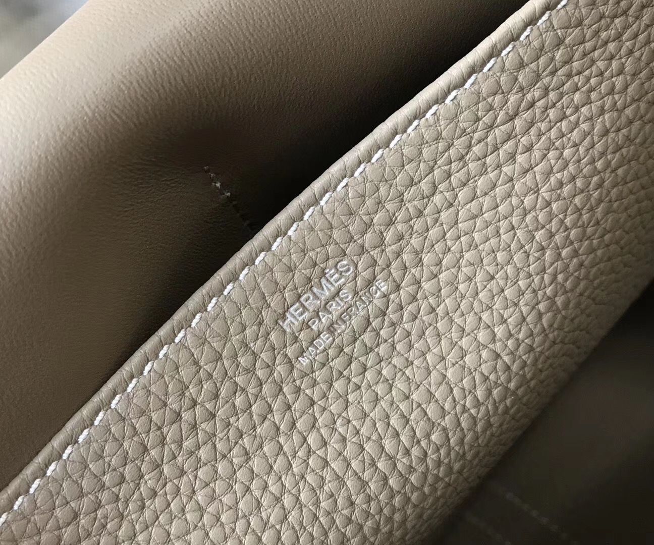 Hermes Halzan 31cm Bag In Grey Clemence Leather - Image 4