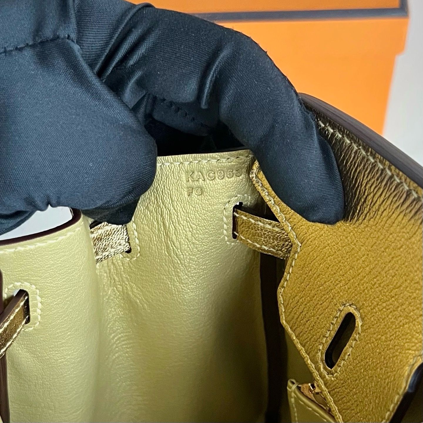 Hermes Birkin 25 Retourne Handmade Bag in Dore Chevre Mysore Goatskin - Image 9