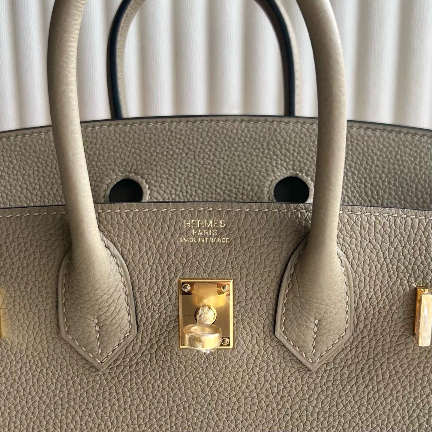 Hermes Birkin 25 Retourne Handmade Bag in Beige Marfa Clemence Leather - Image 4