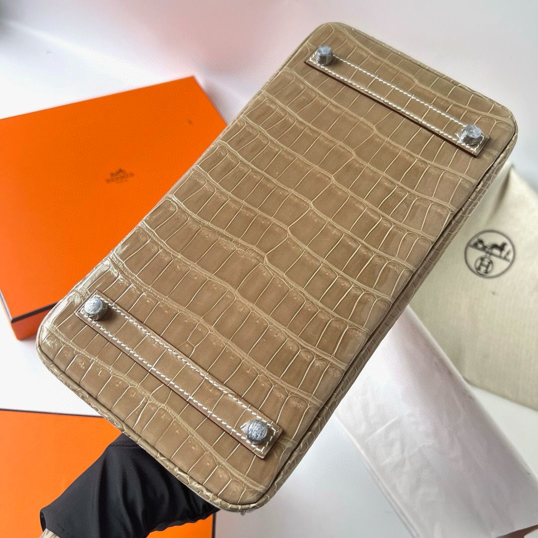 Hermes Birkin 30 Handmade Bag in Biscuit Crocodile Porosus Shiny Skin - Image 9