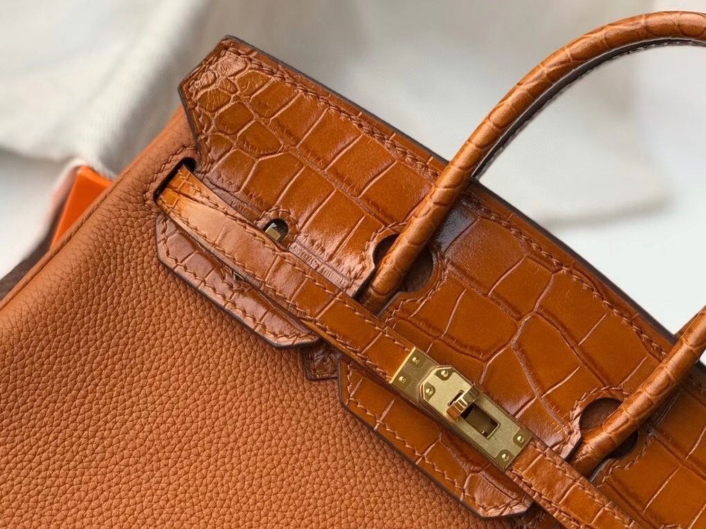 Hermes Touch Birkin 25cm Limited Edition Gold Bag - Image 8