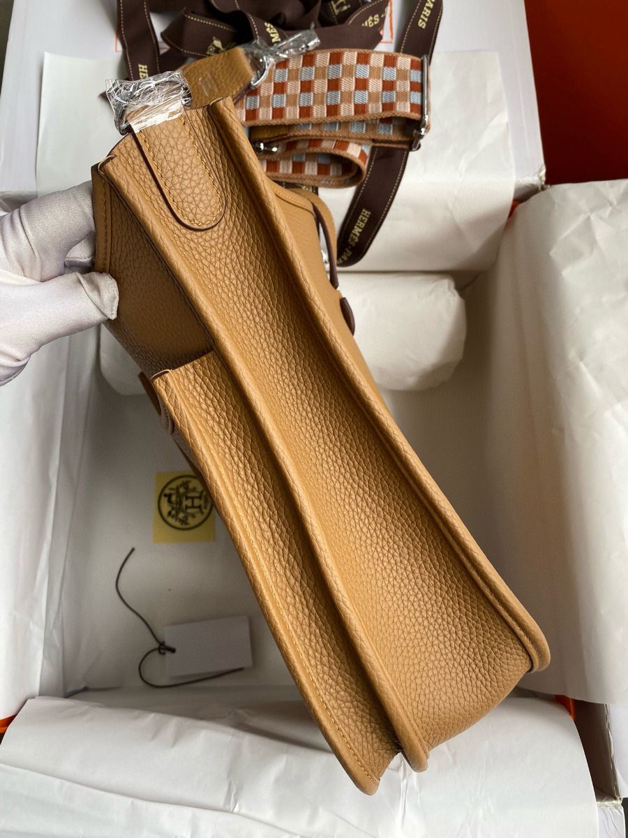 Hermes Evelyne III PM 29 Handmade Bag in Biscuit Clemence Leather - Image 6