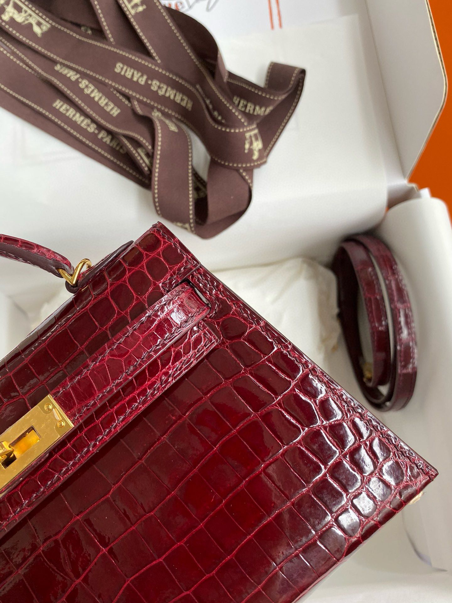 Hermes Kelly Mini II Sellier Handmade Bag in Bordeaux Shiny Alligator Leather - Image 5