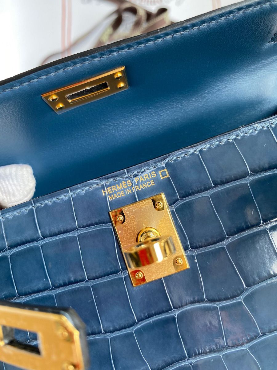 Hermes Kelly Mini II Sellier Handmade Bag In Colvert Shiny Alligator Leather - Image 9