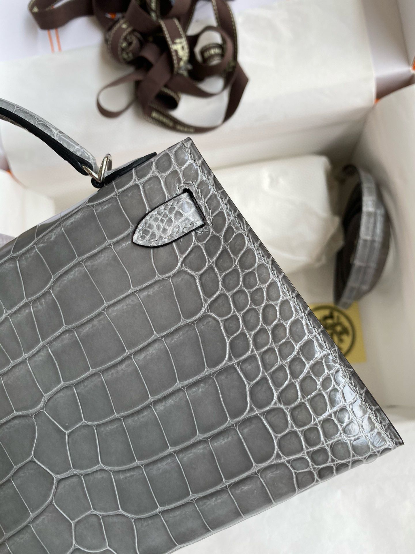 Hermes Kelly Mini II Sellier Handmade Bag in Gris Ciment Shiny Alligator Leather - Image 6