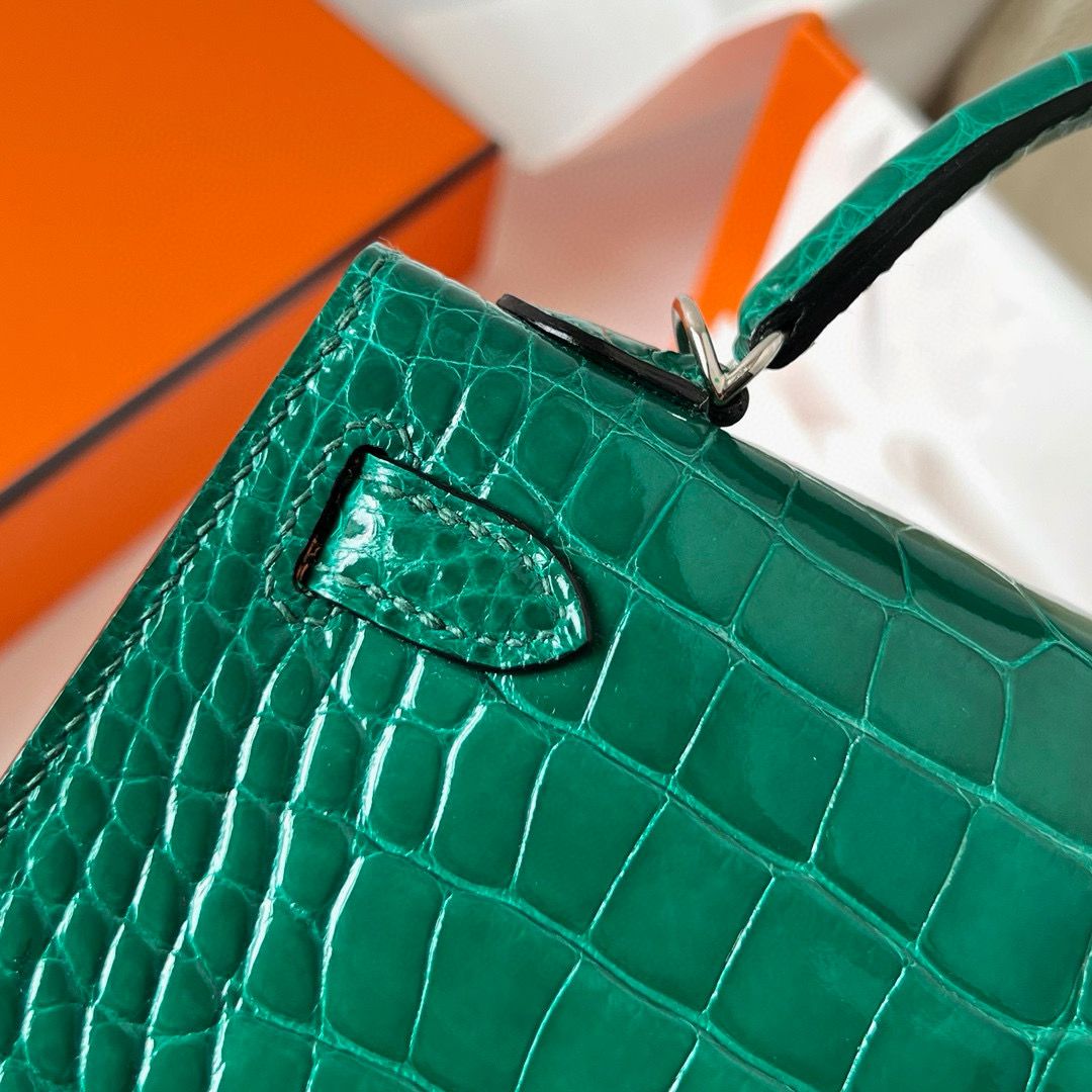 Hermes Kelly Mini II Sellier Handmade Bag in Vert Emeraude Shiny Alligator Leather - Image 4