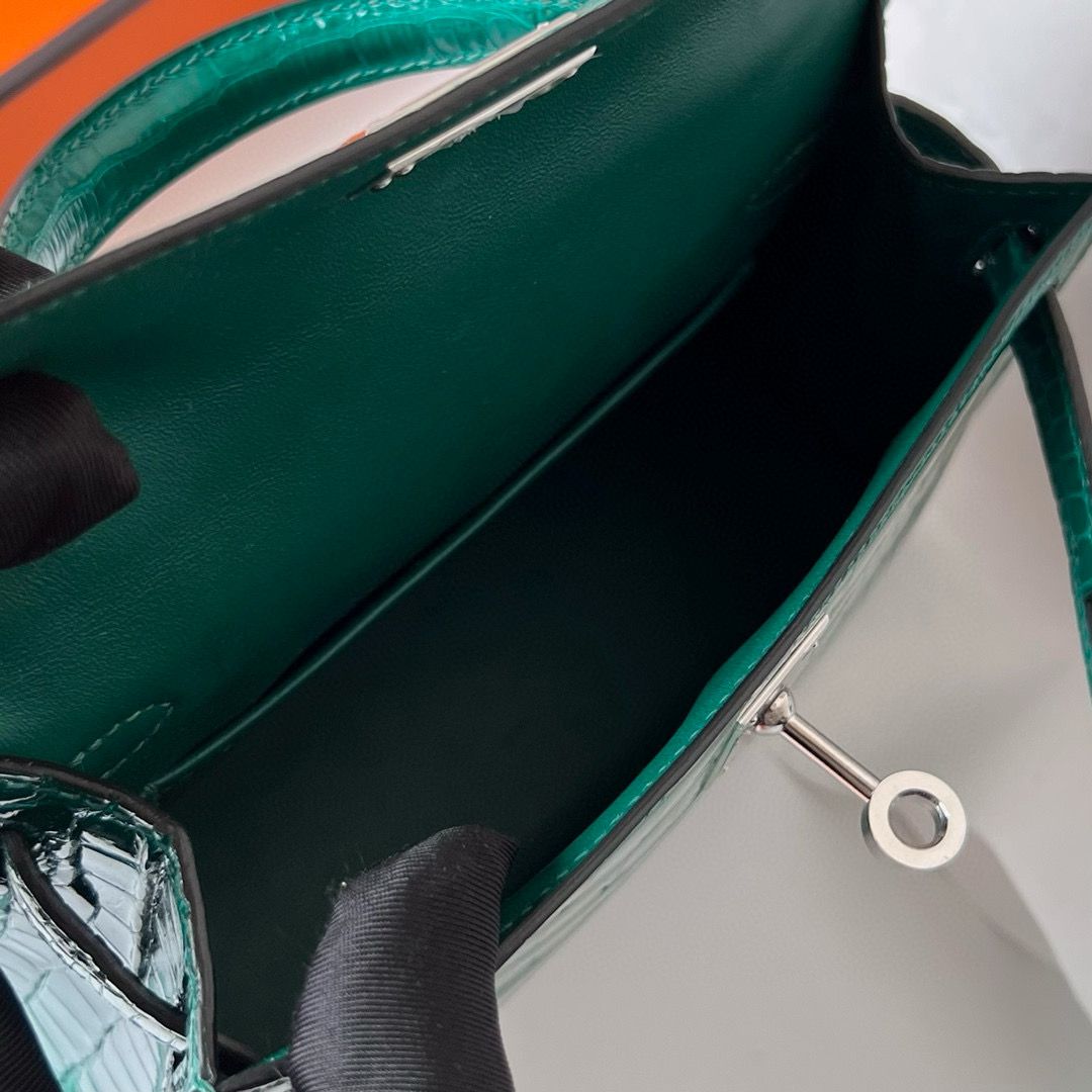 Hermes Kelly Mini II Sellier Handmade Bag in Vert Emeraude Shiny Alligator Leather - Image 9