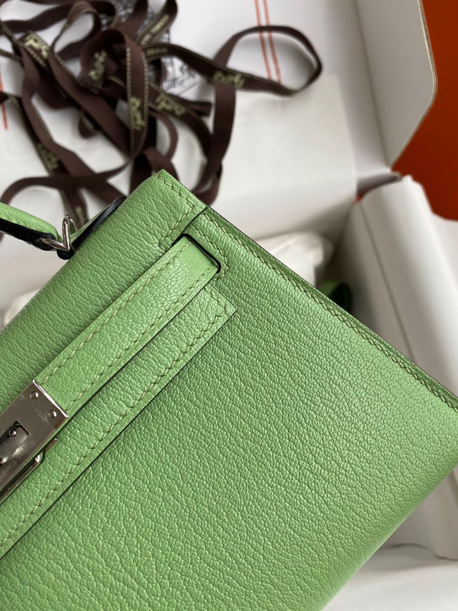 Hermes Kelly Mini II Sellier Handmade Bag In Vert Criquet Chevre Mysore Leather - Image 5