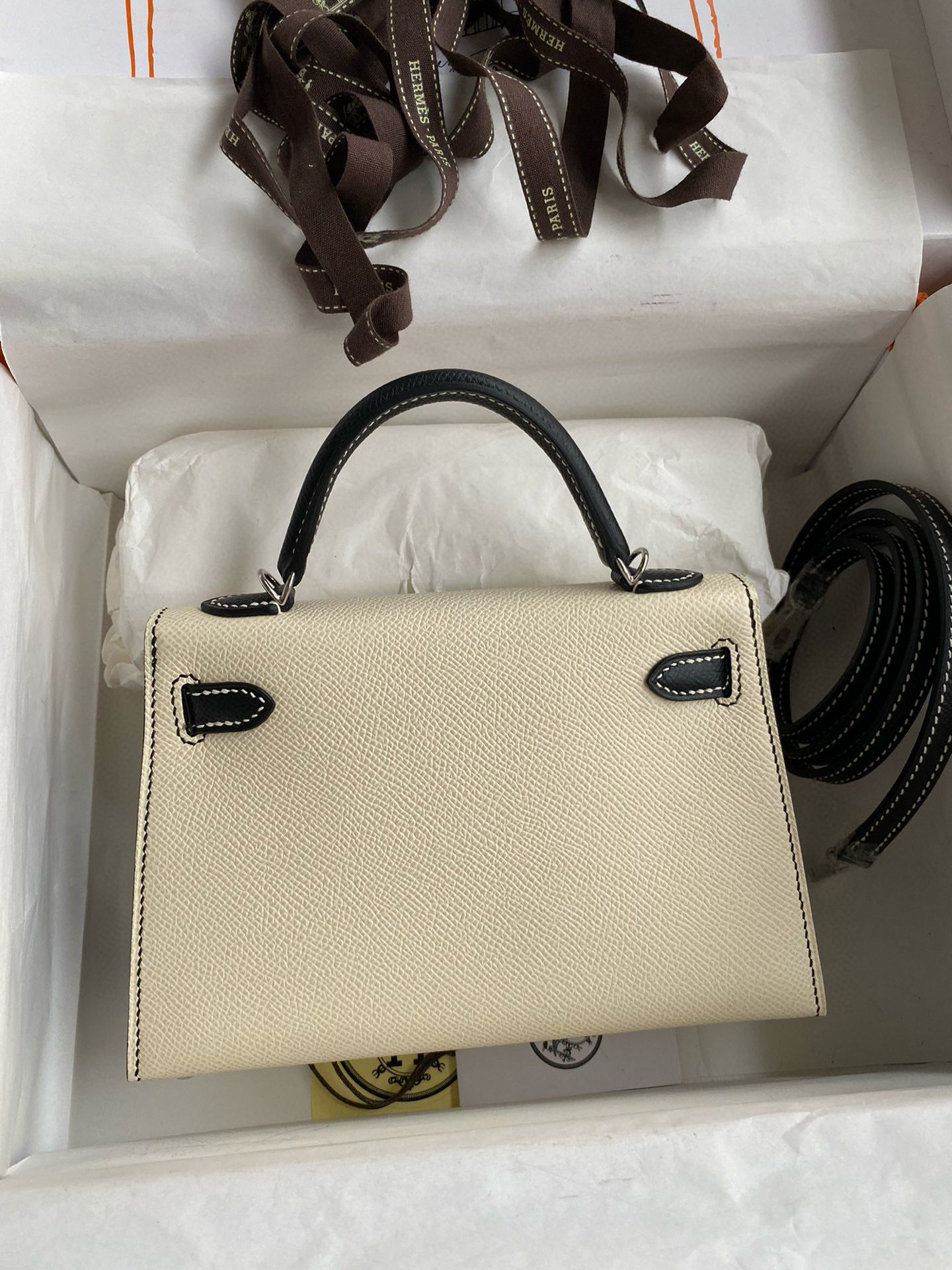 Hermes Kelly Mini II Sellier Bicolor Handmade Bag in Nata and Black Epsom Calfskin - Image 3