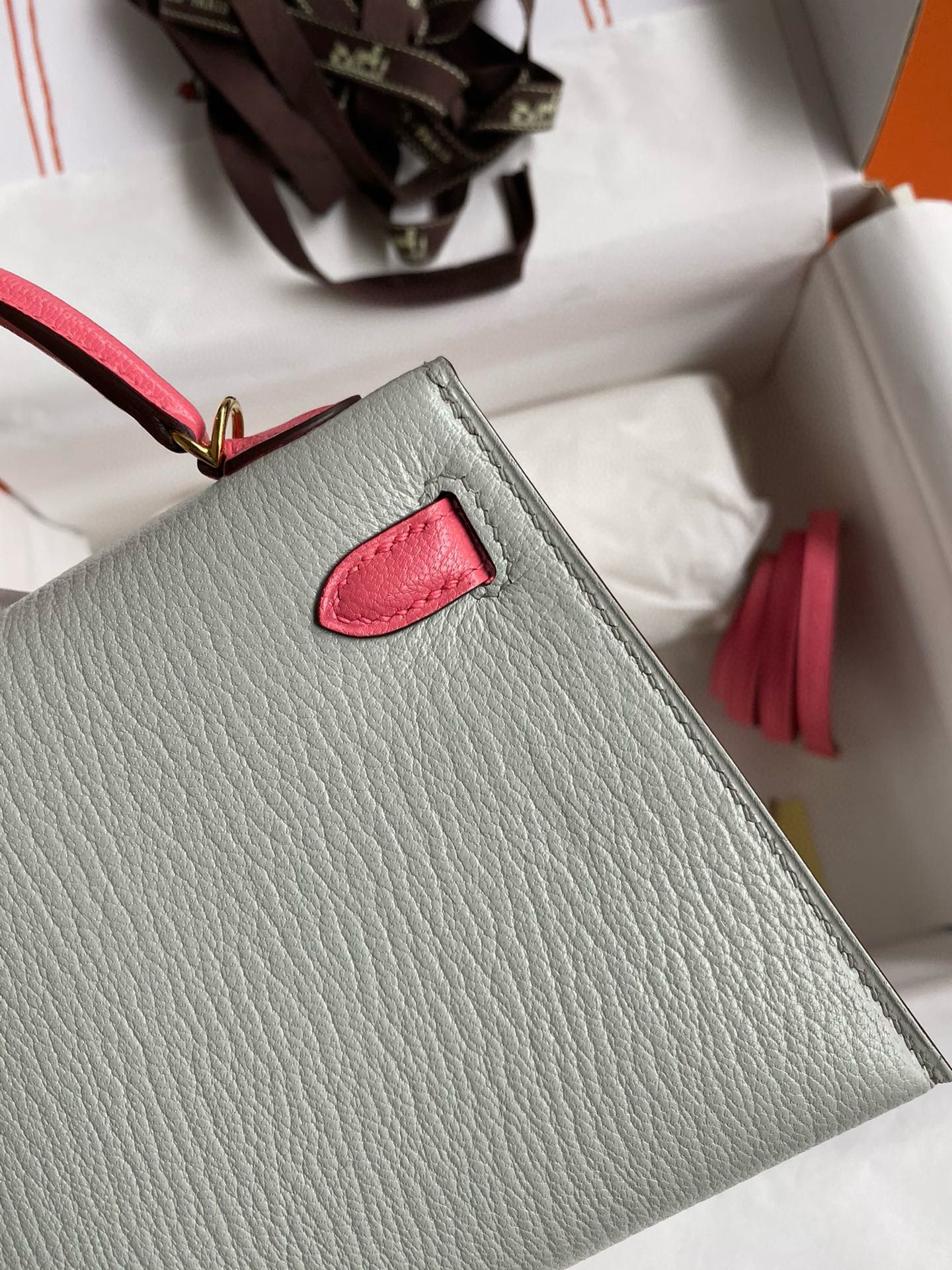 Hermes Kelly Mini II Sellier Bicolor Handmade Bag in Pearl Grey and Rose Azalee Chevre Mysore Leather - Image 6