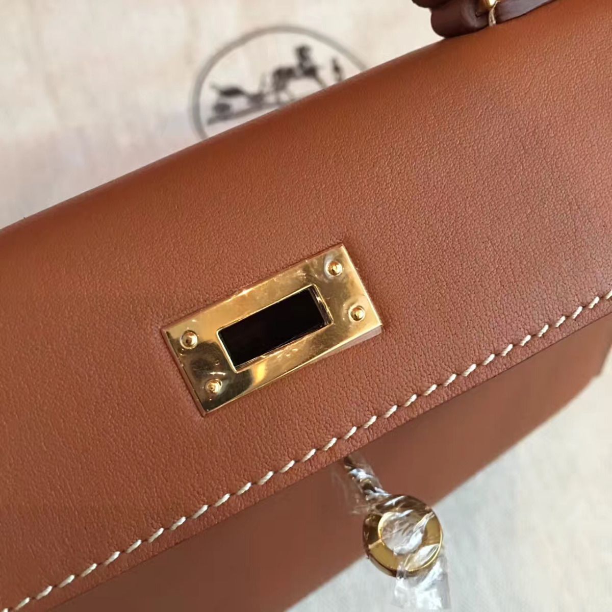 Hermes Kelly Mini II Handmade Bag In Gold Swift Calfskin - Image 4