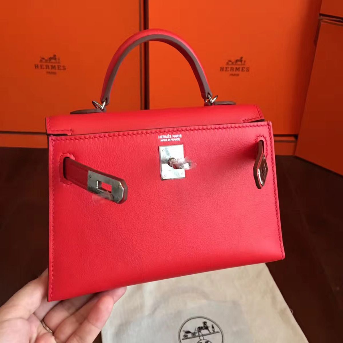 Hermes Kelly Mini II Handmade Bag In Red Swift Calfskin - Image 4