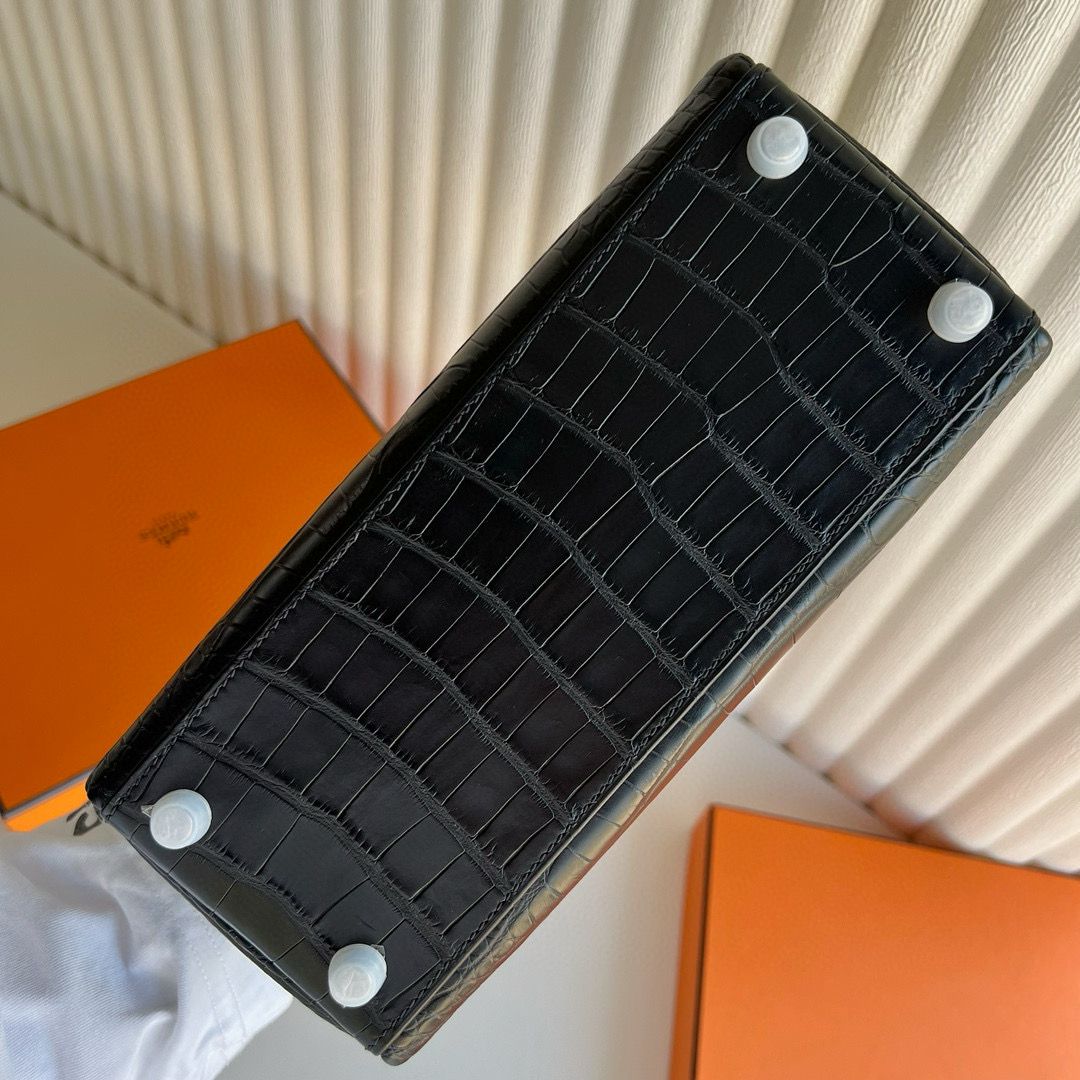 Hermes Kelly 25 Retourne Handmade Bag in Black Alligator Leather - Image 9