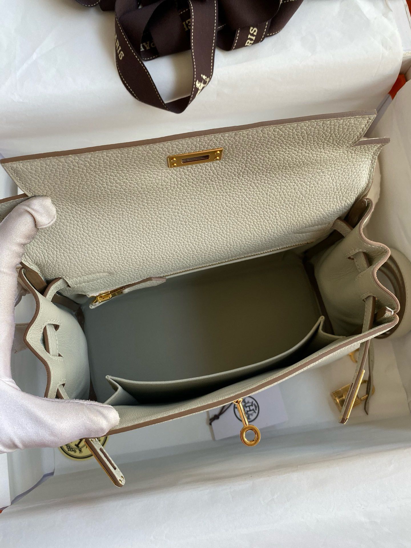 Hermes Kelly Retourne 25 Handmade Bag In Beton Clemence Leather - Image 9