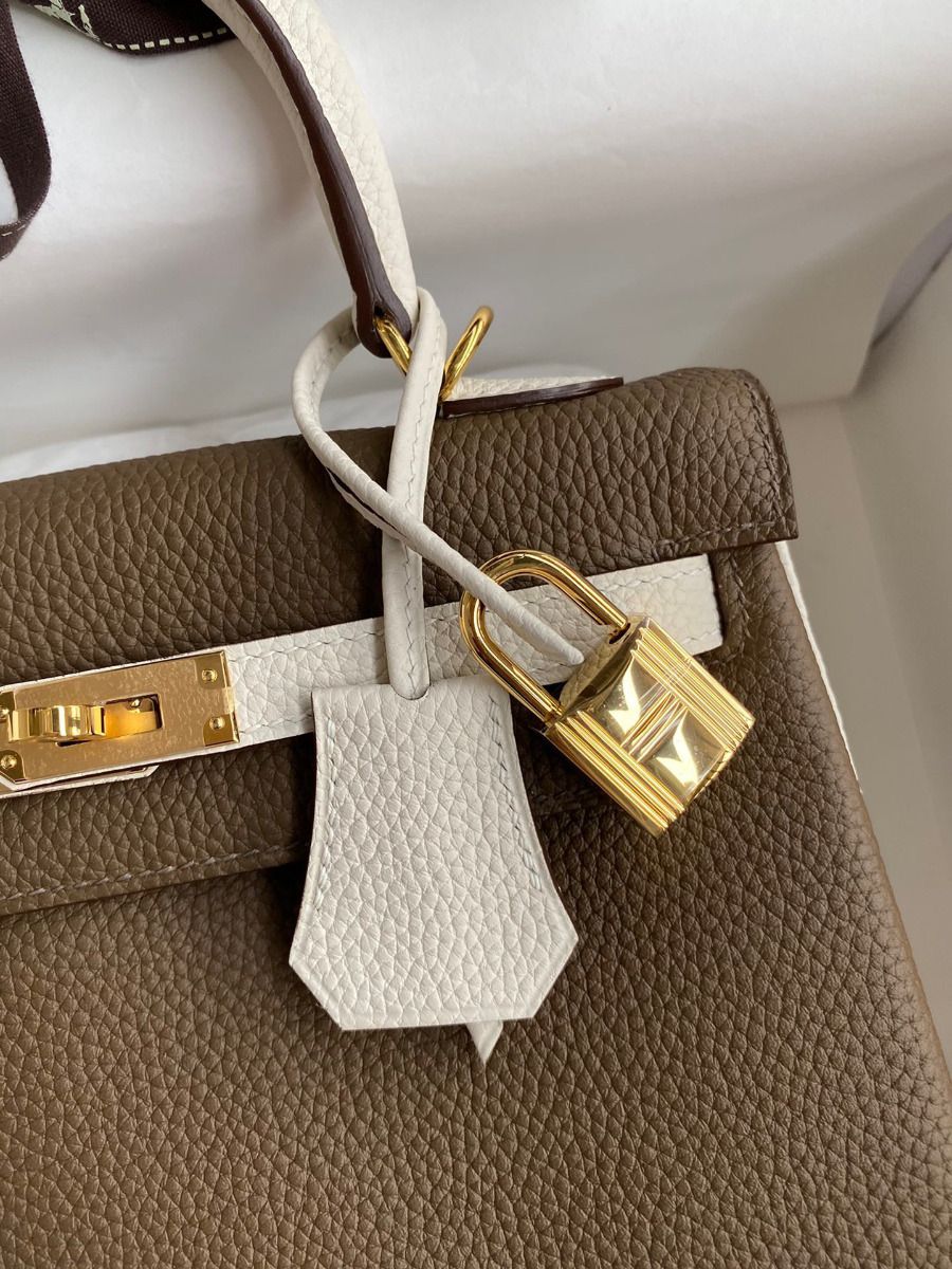 Hermes Kelly Retourne 25 Bicolor Bag in Taupe and Craie Clemence Calfskin - Image 4