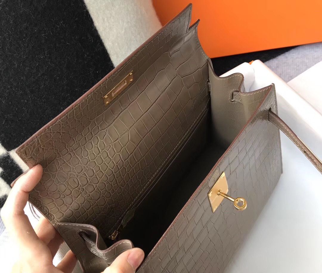 Hermes Kelly 25cm Handmade Bag In Taupe Embossed Crocodile Leather - Image 9
