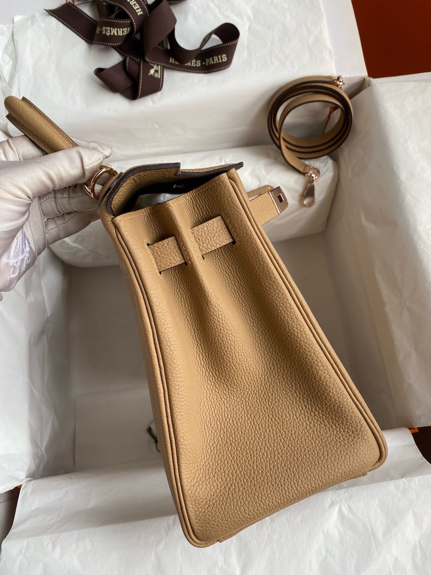 Hermes Kelly Retourne 28 Handmade Bag In Chai Clemence Leather - Image 6