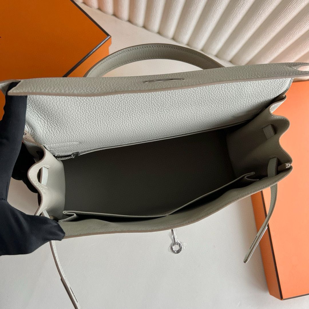 Hermes Kelly Retourne 32 Handmade Bag in Pearl Grey Clemence Leather - Image 5