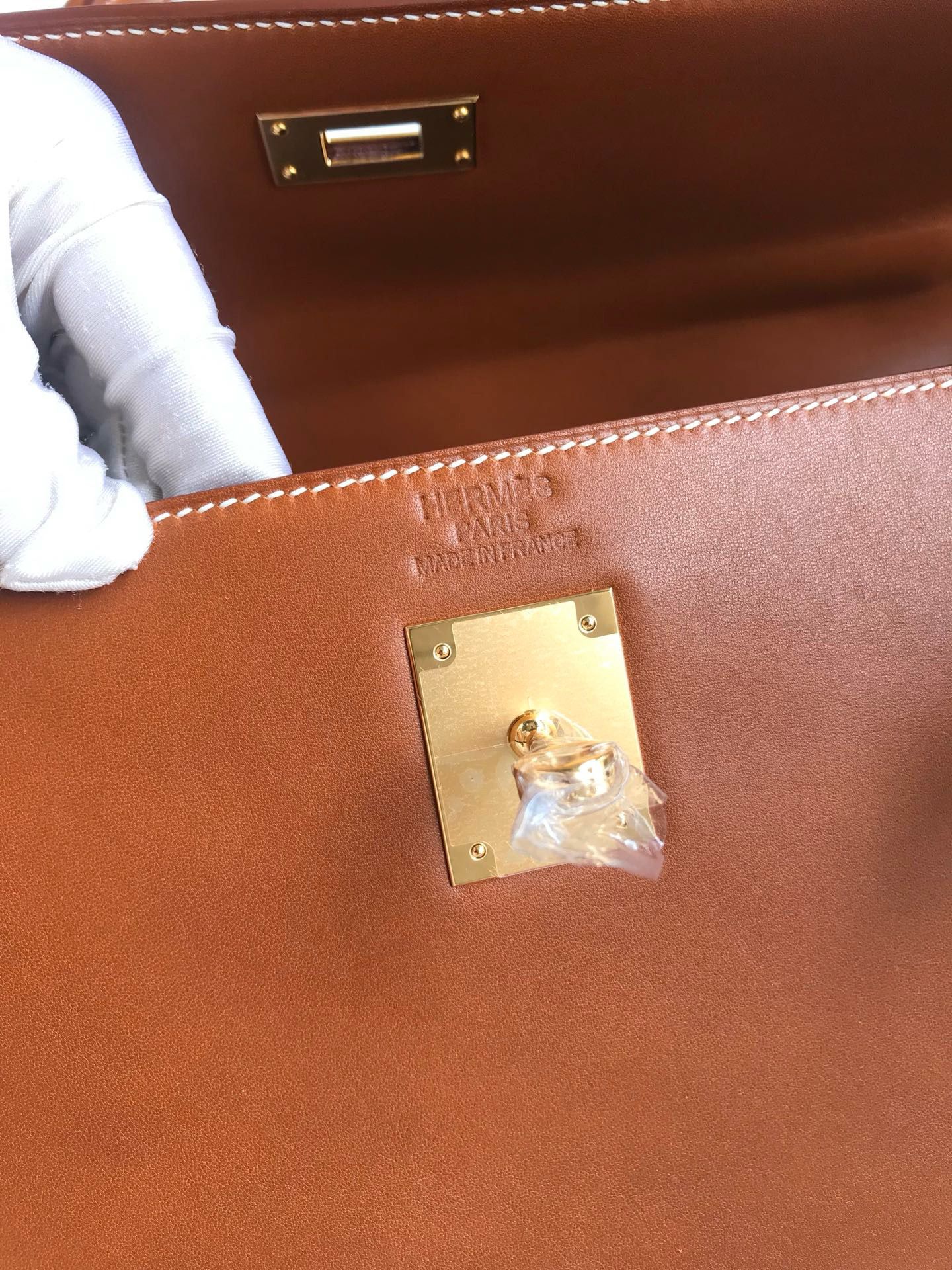 Hermes Kelly Retourne 35 Handmade Bag in Gold Barenia Calfskin - Image 8