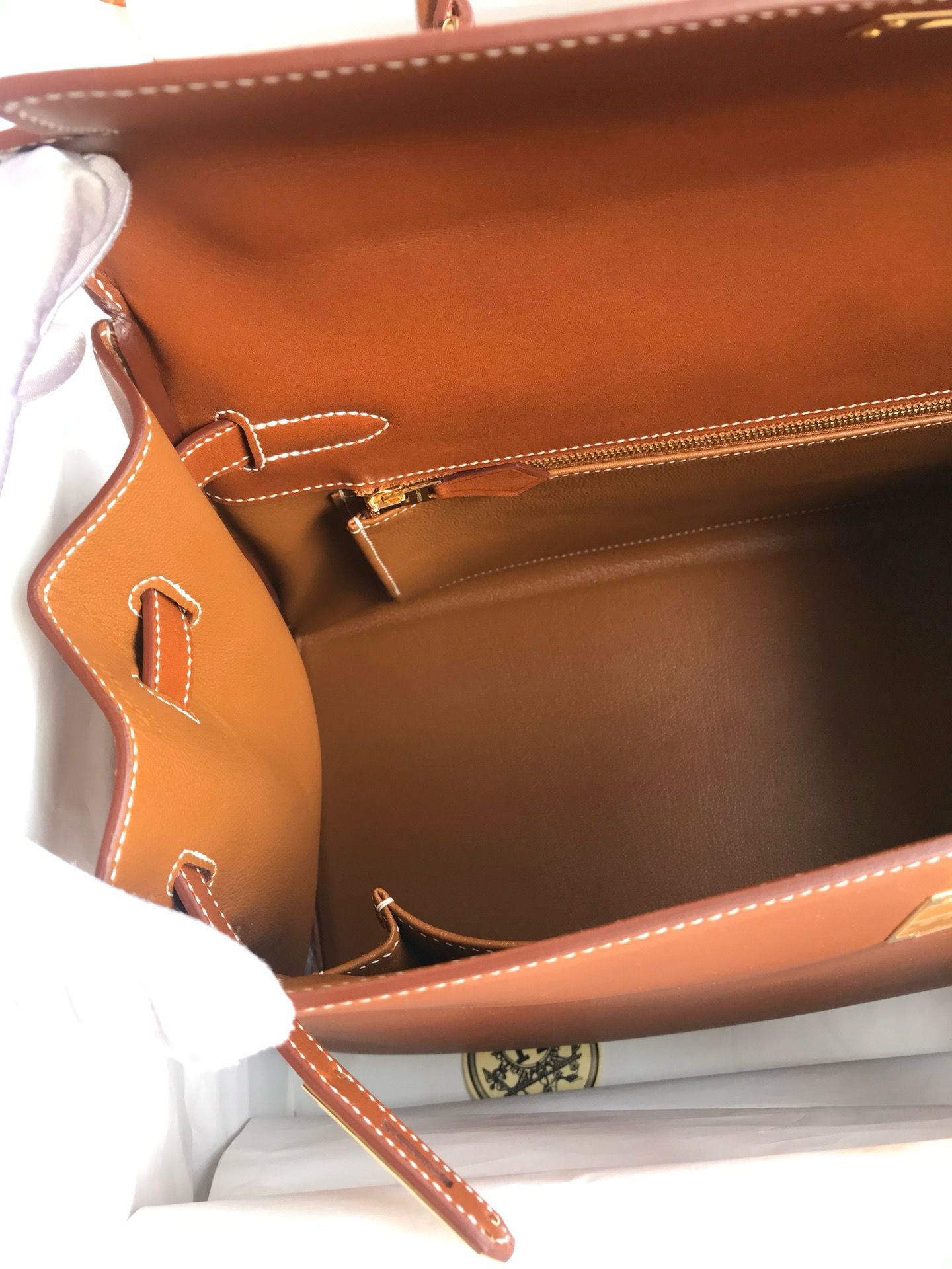 Hermes Kelly Retourne 35 Handmade Bag in Gold Barenia Calfskin - Image 10