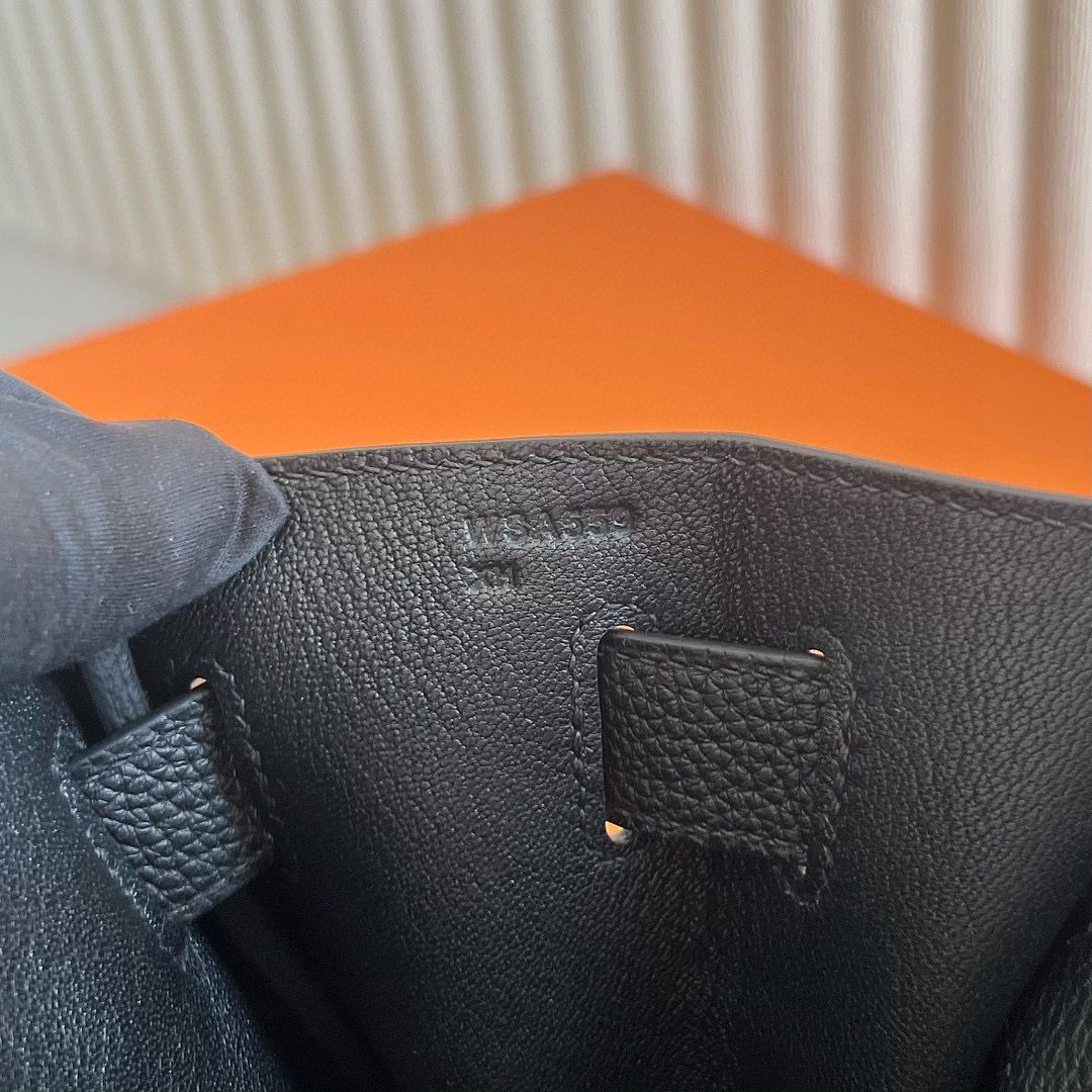 Hermes Kelly Retourne 40 Handmade Bag in Black Clemence Leather - Image 5