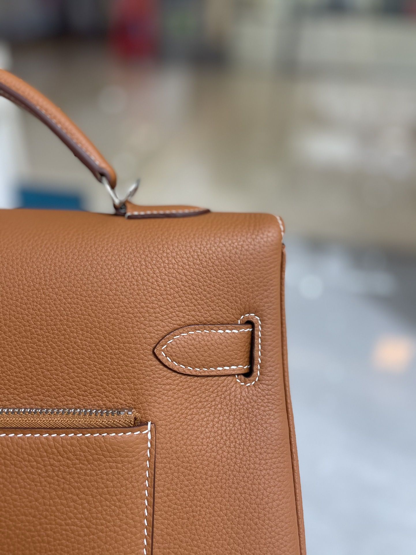 Hermes Kelly 42 Maxi Handmade Bag in Gold Clemence Leather - Image 7