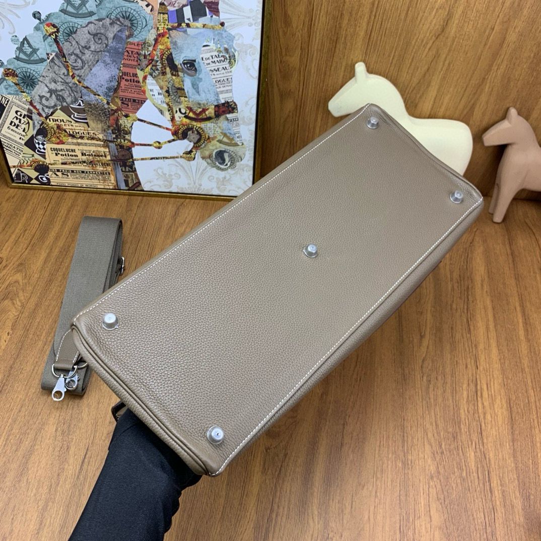 Hermes Kelly 42 Maxi Handmade Bag in Taupe Clemence Leather - Image 9