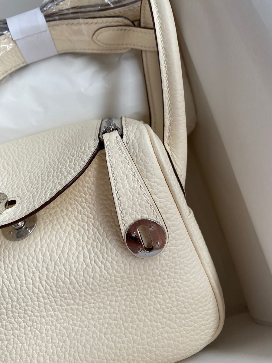 Hermes Mini Lindy Handmade Bag In Nata Clemence Leather - Image 4