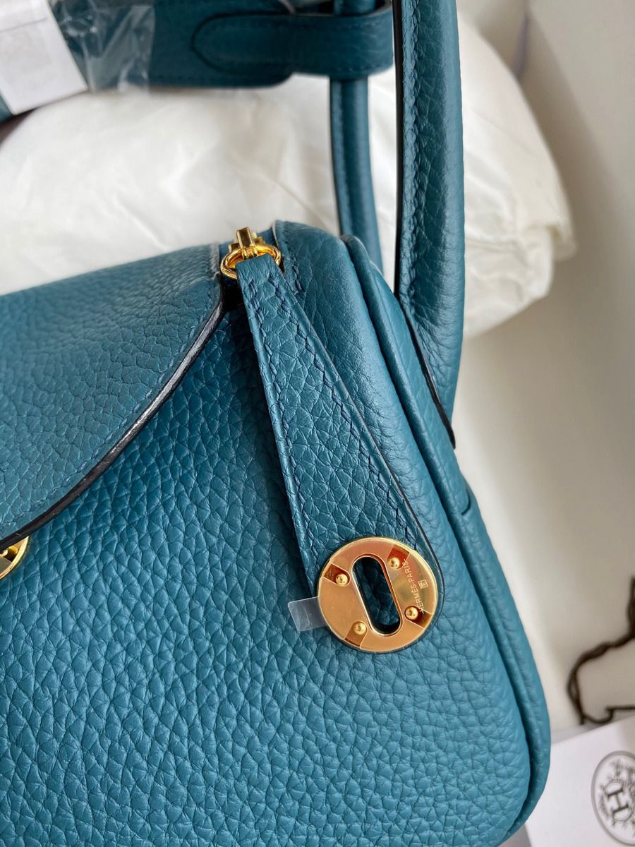 Hermes Mini Lindy Handmade Bag In Vert Bosphore Clemence Leather - Image 10