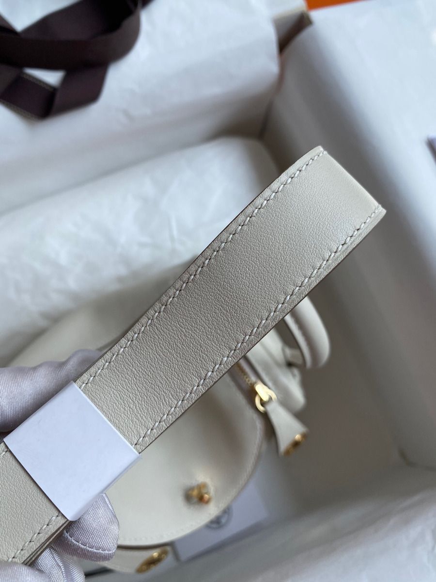 Hermes Mini Lindy Handmade Bag In Craie Swift Leather - Image 6