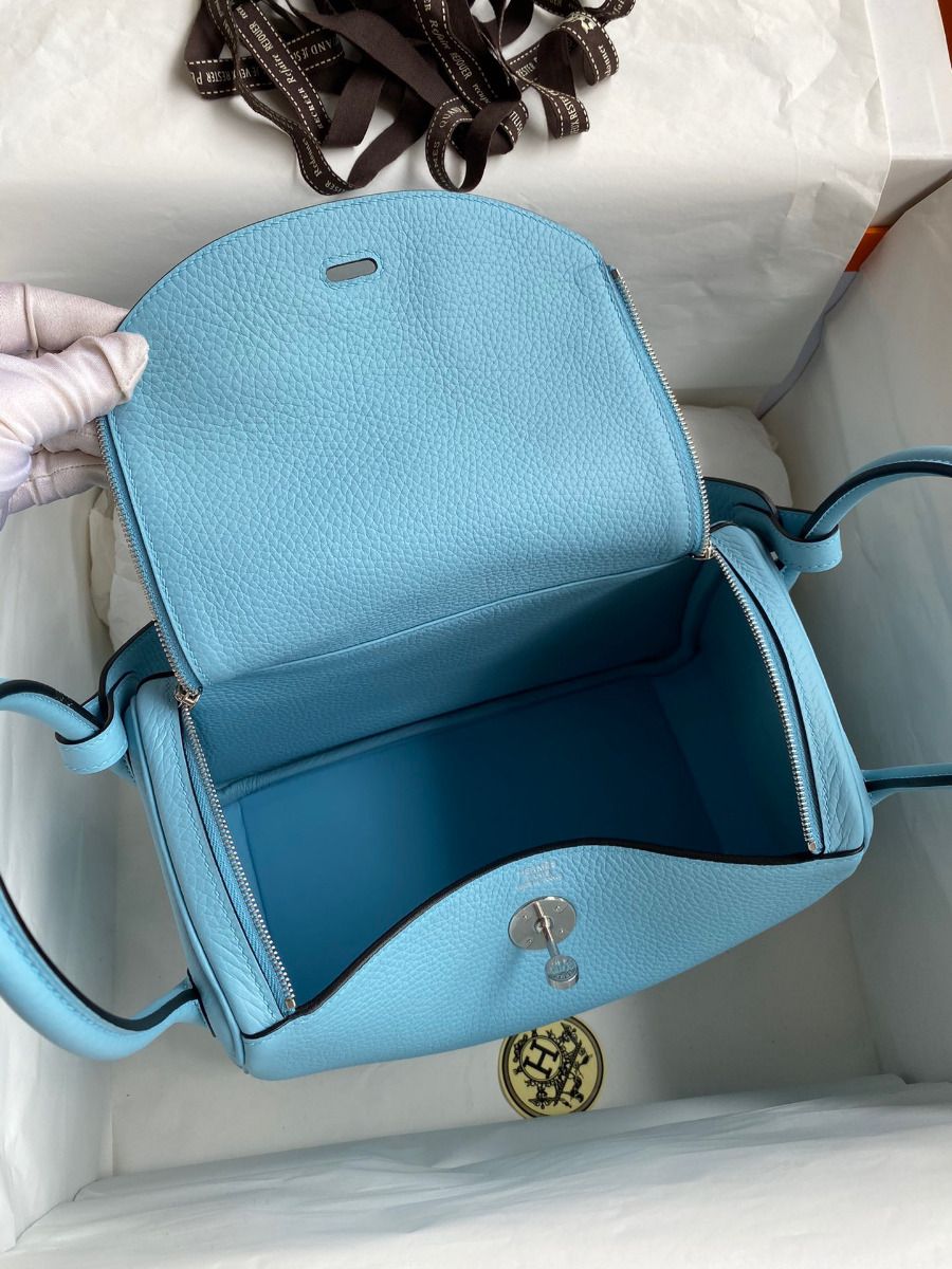 Hermes Lindy 26 Handmade Bag In Blue Atoll Clemence Leather - Image 9