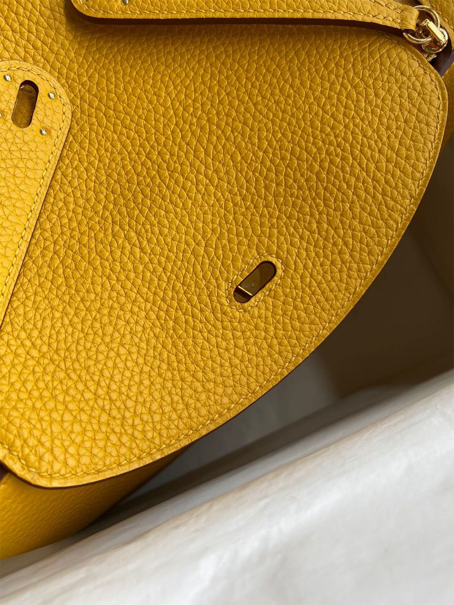 Hermes Lindy 26 Handmade Bag In Jaune Ambre Clemence Leather - Image 7