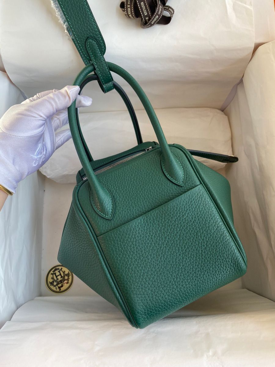 Hermes Lindy 26 Handmade Bag In Malachite Clemence Leather - Image 3