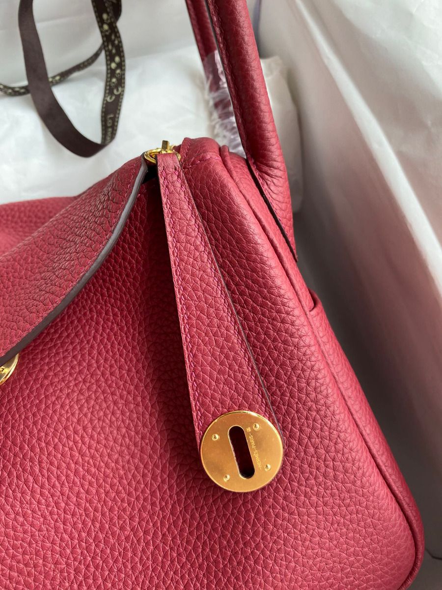 Hermes Lindy 26 Handmade Bag In Ruby Clemence Leather - Image 4
