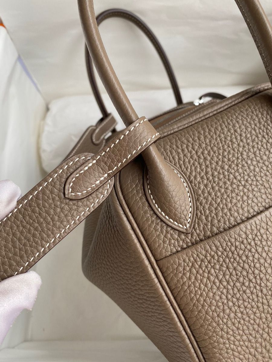 Hermes Lindy 26 Handmade Bag In Taupe Clemence Leather - Image 5
