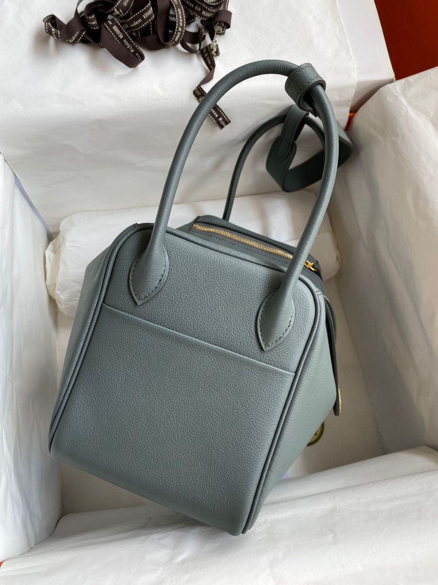 Hermes Lindy 26 Handmade Bag In Vert Amande Evercolor Leather - Image 3