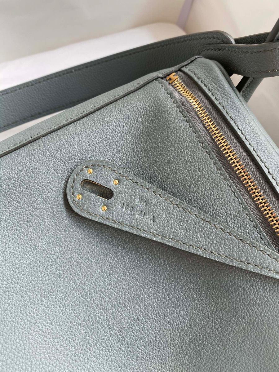 Hermes Lindy 26 Handmade Bag In Vert Amande Evercolor Leather - Image 6