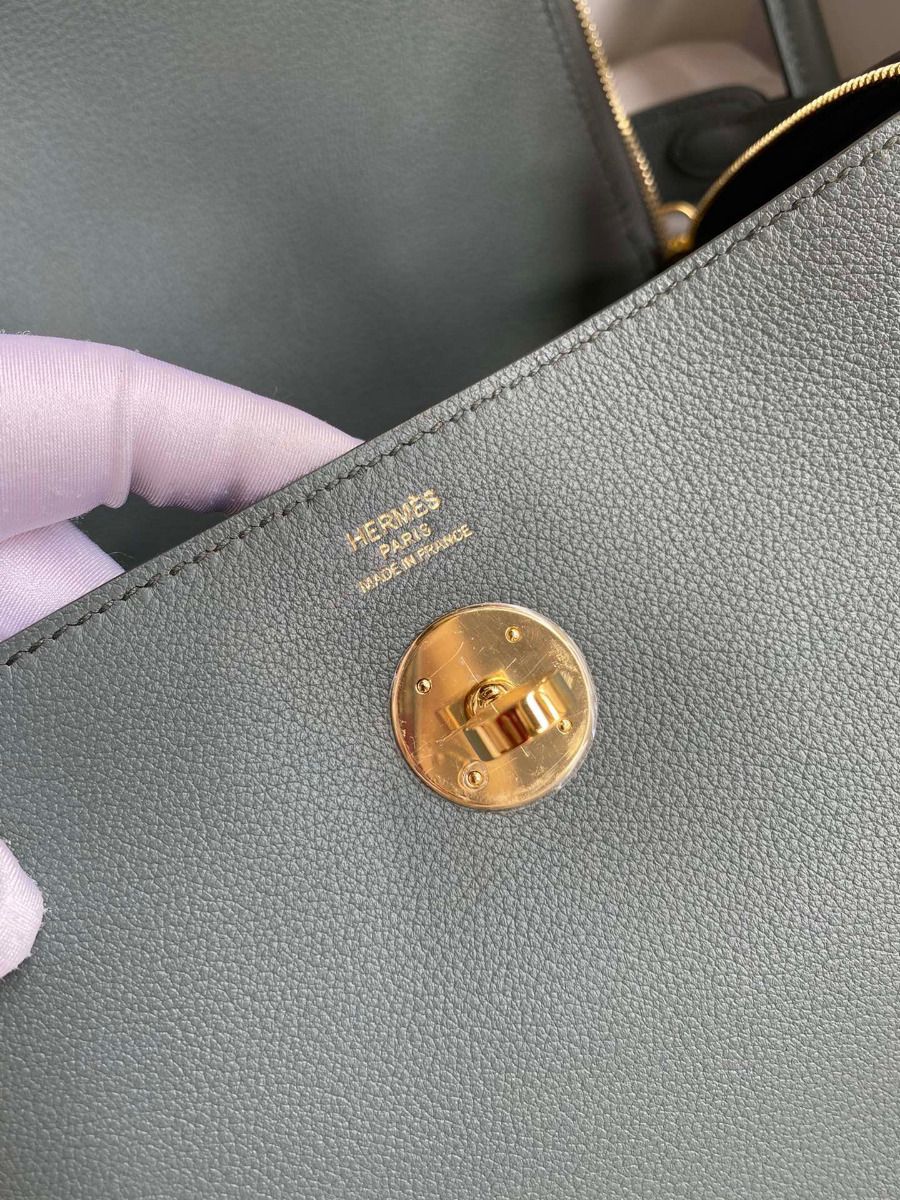Hermes Lindy 26 Handmade Bag In Vert Amande Evercolor Leather - Image 10