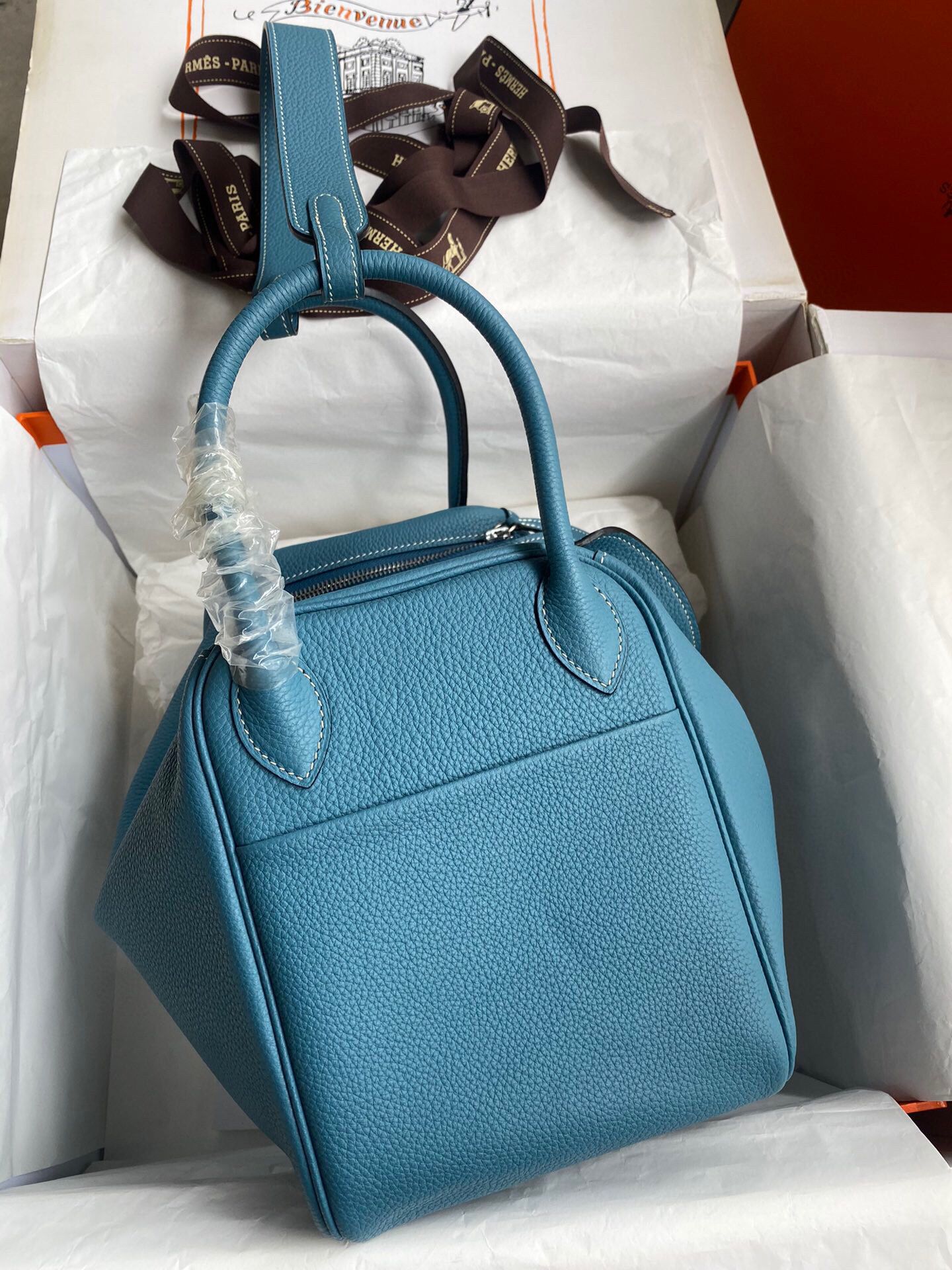 Hermes Lindy 30 Handmade Bag In Blue Jean Clemence Leather - Image 3