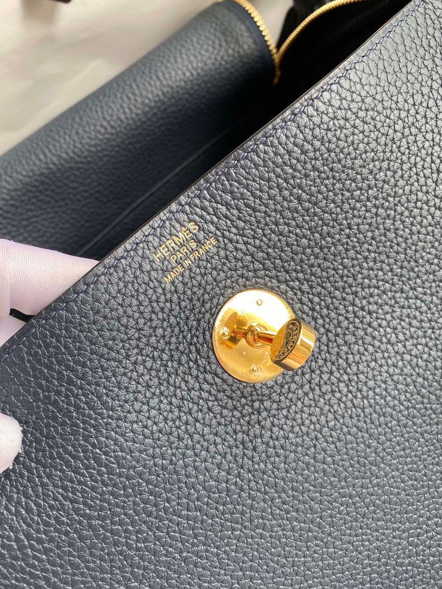 Hermes Lindy 30 Handmade Bag In Blue Nuit Clemence Leather - Image 10
