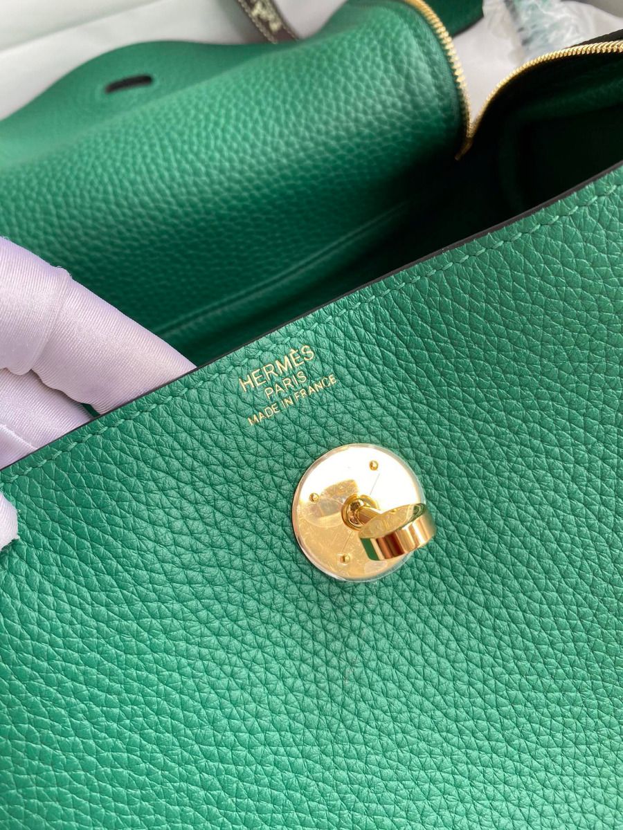 Hermes Lindy 30 Handmade Bag In Malachite Clemence Leather - Image 9