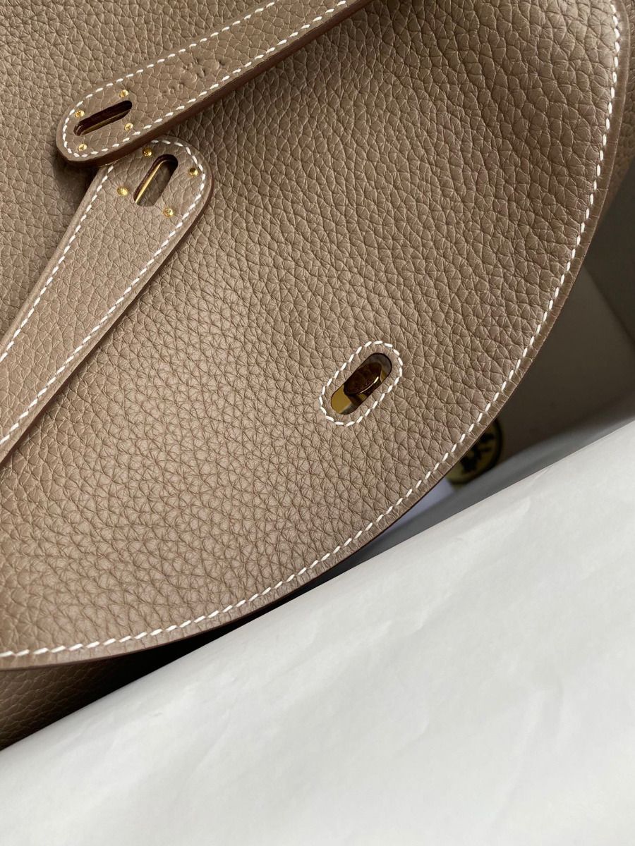 Hermes Lindy 30 Handmade Bag In Taupe Clemence Leather - Image 6
