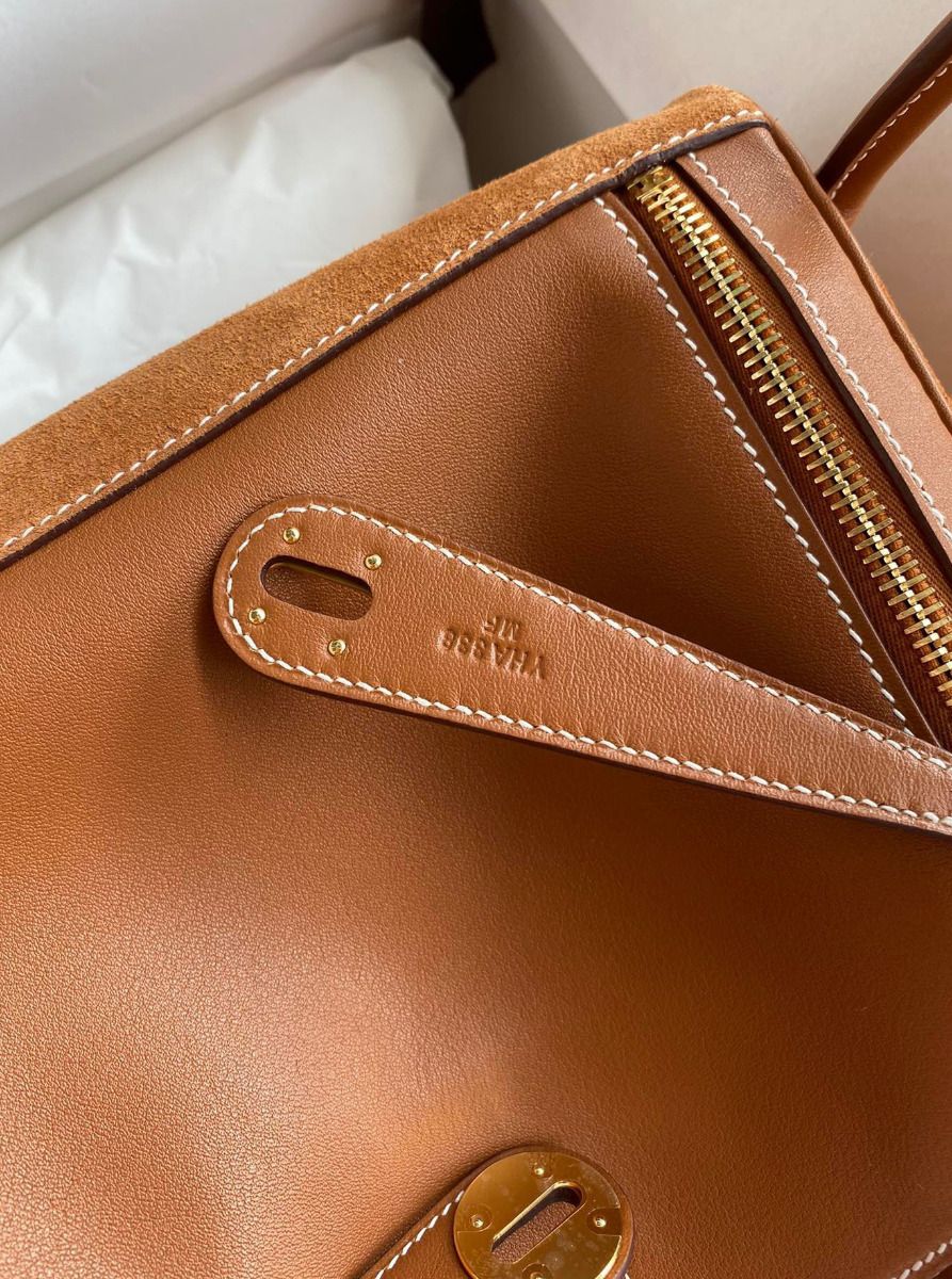 Hermes Lindy 30 Handmade Bag In Gold Doblis Suede Calfskin - Image 4