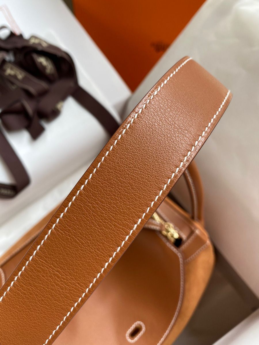 Hermes Lindy 30 Handmade Bag In Gold Doblis Suede Calfskin - Image 6